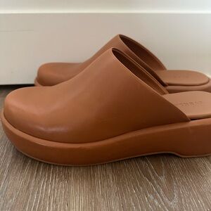 Everlane clogs